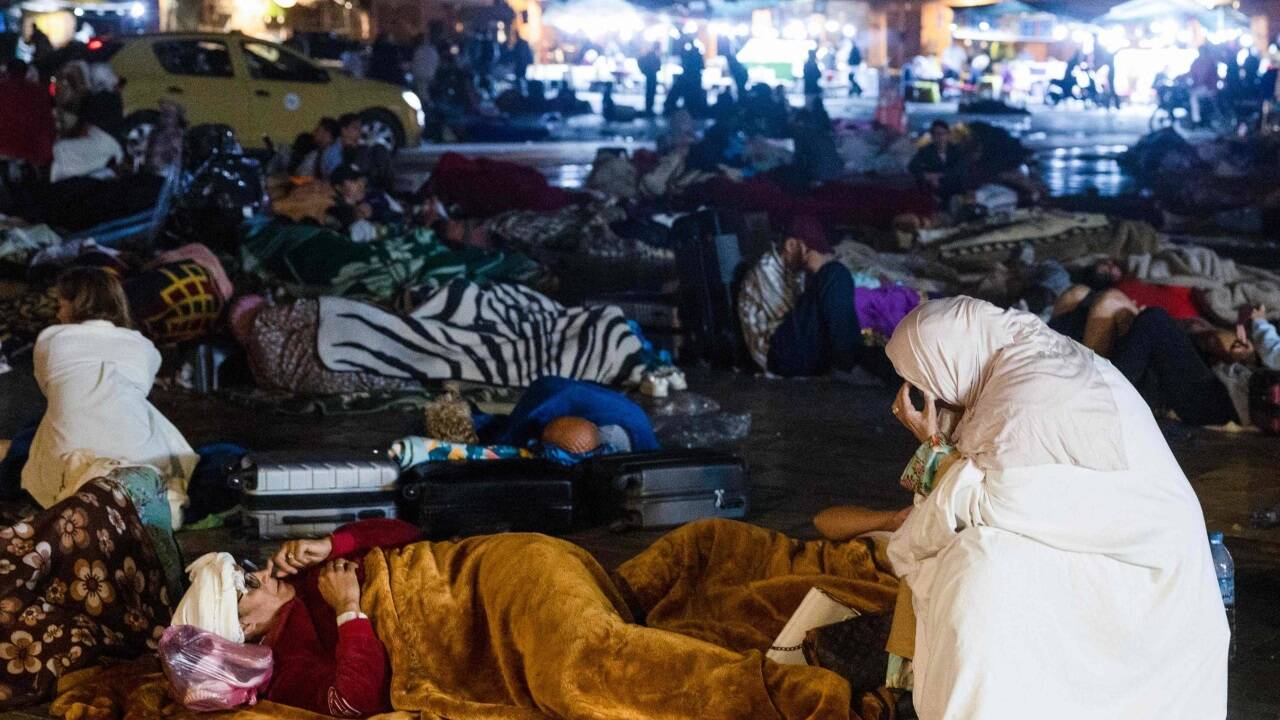 Menschen flüchteten auf die Straßen wie hier in Marrakesch. 