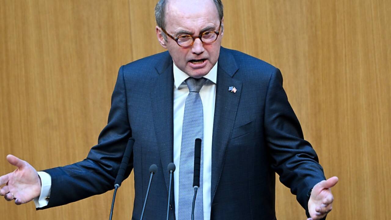 EU-Mandatar Karas geht scharf mit der eigenen Partei ins Gericht 
