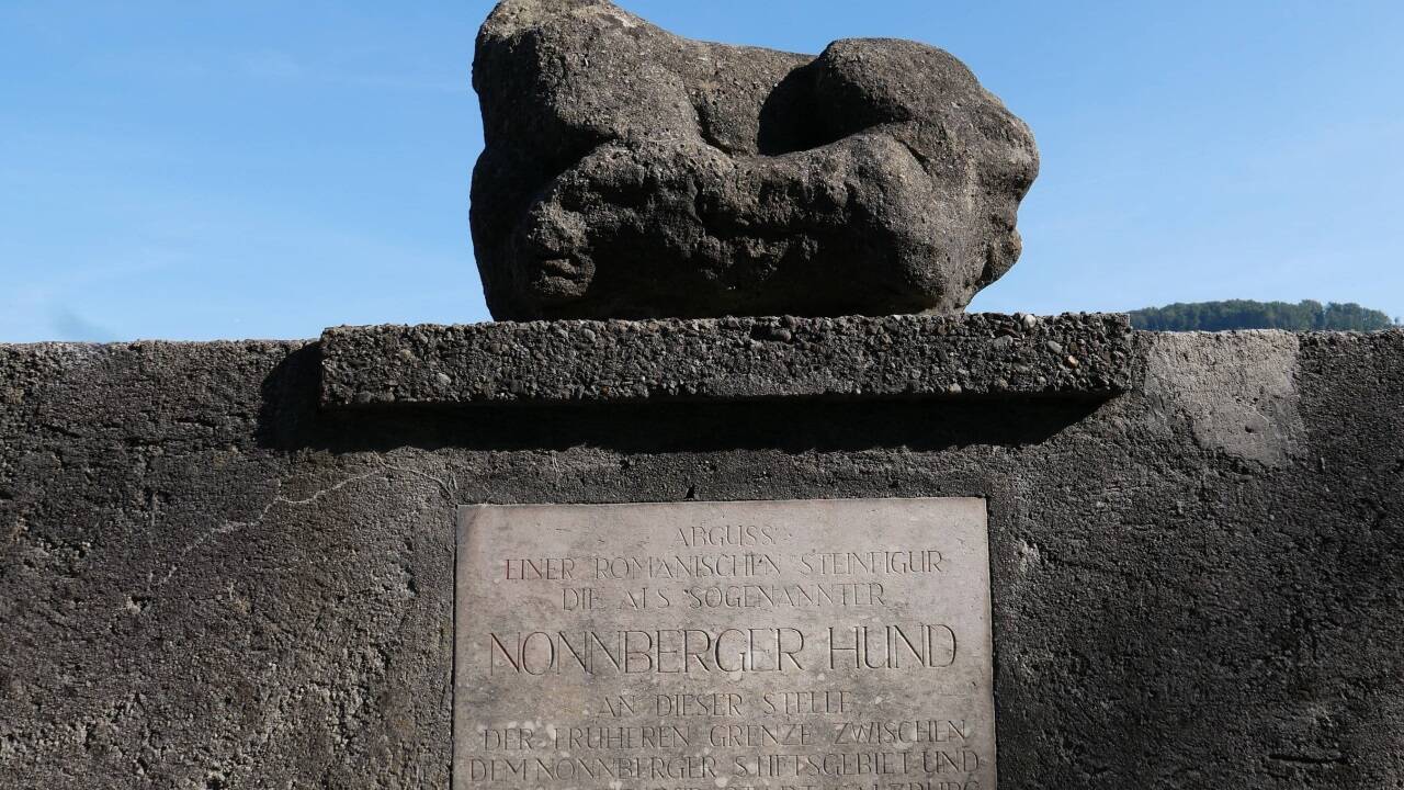 Dieser Tiertorso gehört zum Hohen Weg in der Stadt Salzburg.  