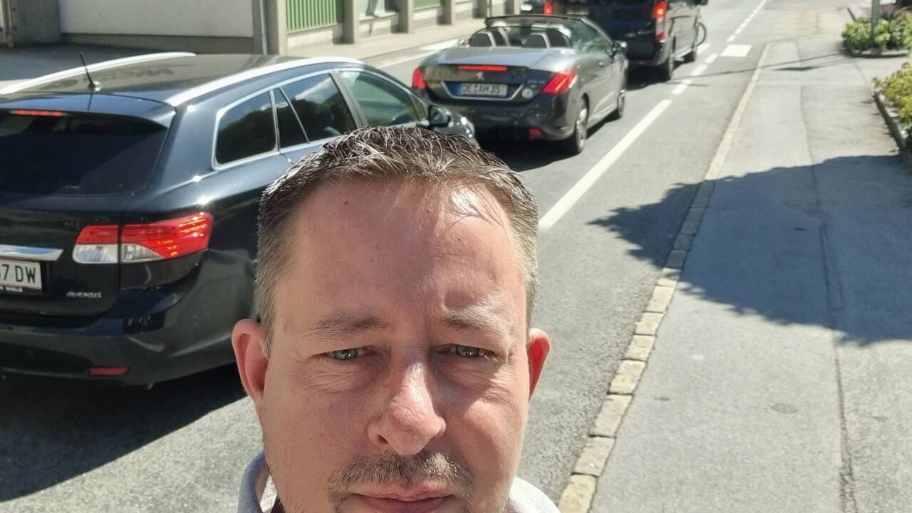 Lokalaugenschein an der B159 in Tenneck: Vizebürgermeister Christoph Hochbrugger macht gegen den Transitverkehr mobil. Lokalaugenschein an der B159 in Tenneck: Vizebürgermeister Christoph Hochbrugger macht gegen den Transitverkehr mobil.