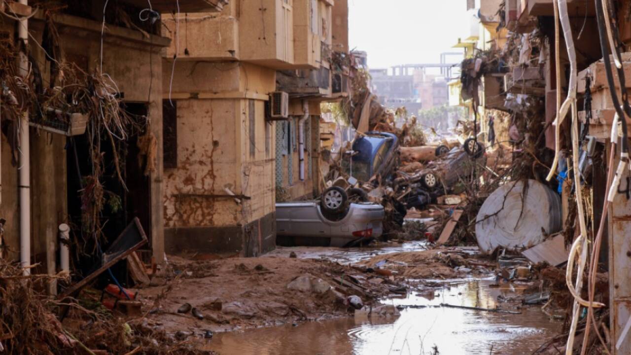 In zerstörter Stadt vermischte sich Trinkwasser mit Abwasser In zerstörter Stadt vermischte sich Trinkwasser mit Abwasser