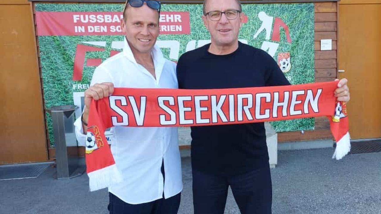 Seekirchens Nachwuchschef Thomas Rieger (l.) freute sich über den Besuch von ÖFB-Teamchef Ralf Rangnick.  
