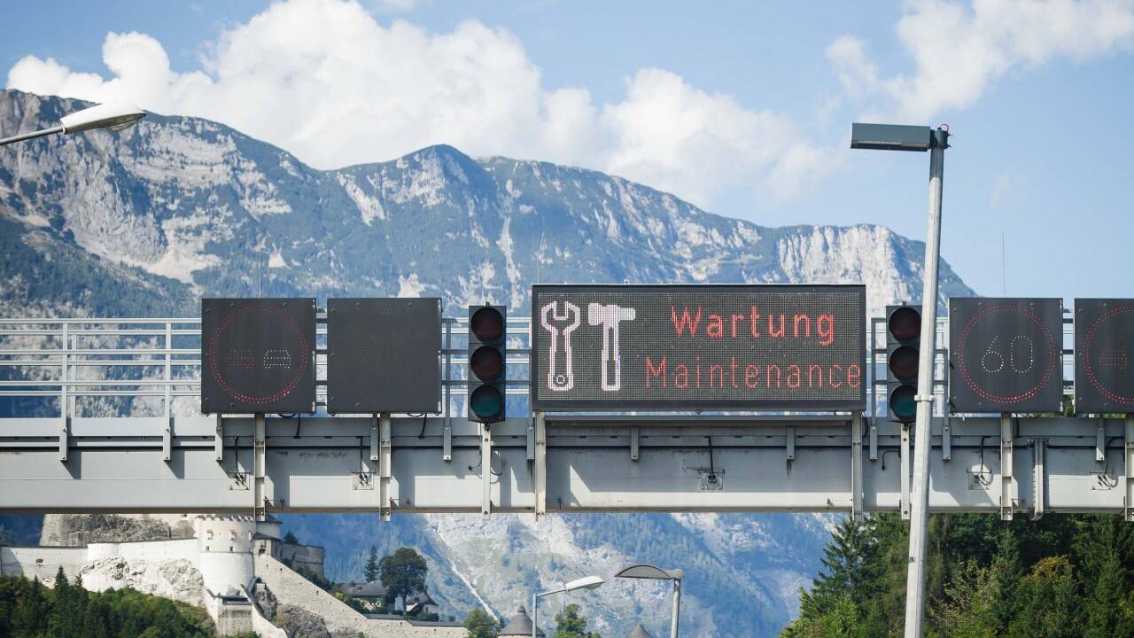 Die Sanierung von fünf Tunneln sorgten am Wochenende für stundenlange Staus. Die Sanierung von fünf Tunneln sorgten am Wochenende für stundenlange Staus.