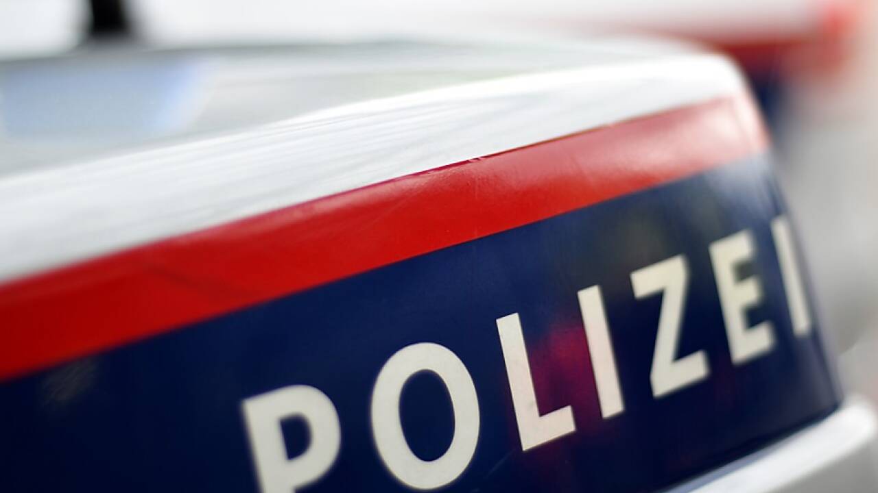 Unfallzeugen sollen sich bei der Polizeiinspektion Gmunden unter 059133/4100 melden. Unfallzeugen sollen sich bei der Polizeiinspektion Gmunden unter 059133/4100 melden.