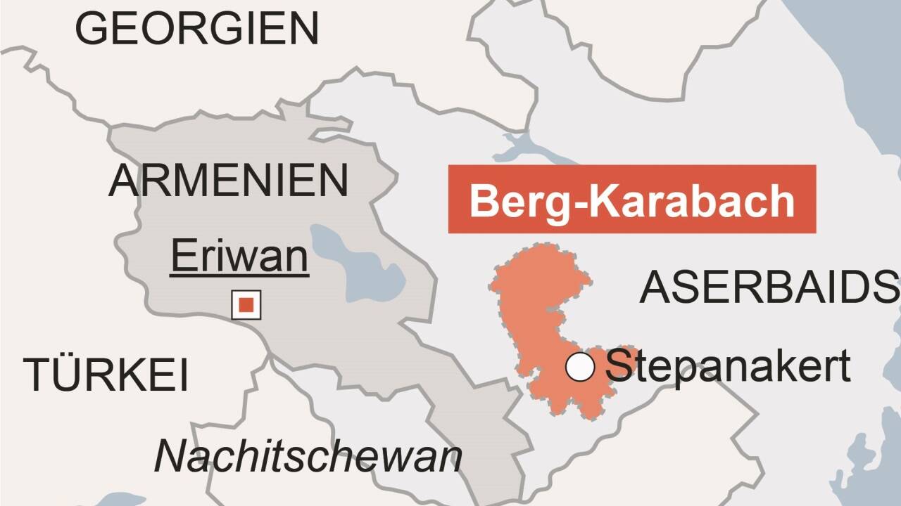 Nach aserbeidschanischen Angaben sollen feindliche Positionen der Armenier an der Front und im Hinterland angegriffen werden. 