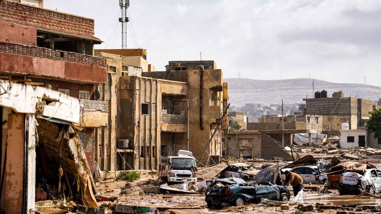 In der libyschen Stadt Darna wurden von einem Sturm samt Flutwelle mehr als 10.000 Menschen getötet. 