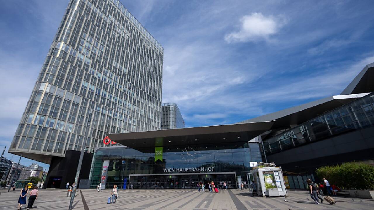 Der Bursch war bereits mit einem Messer bewaffnet am Bahnhof Der Bursch war bereits mit einem Messer bewaffnet am Bahnhof