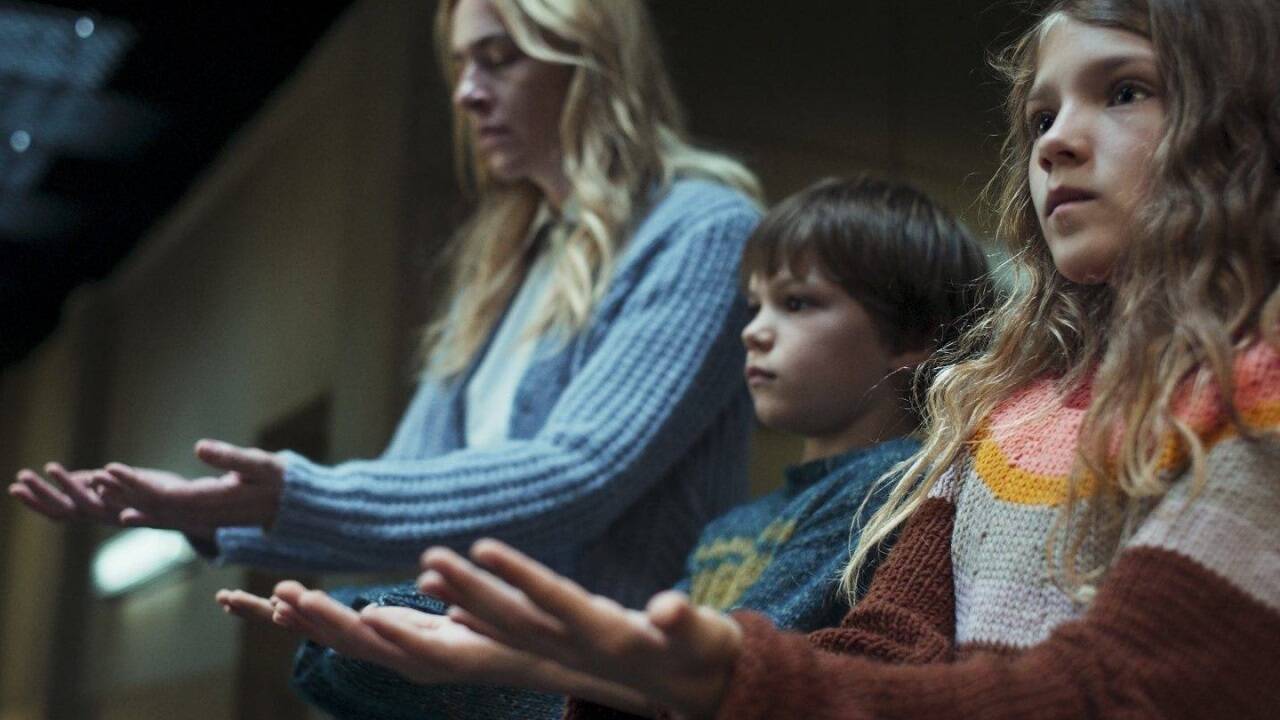 Szene aus der Thrillerserie „Liebes Kind“. 