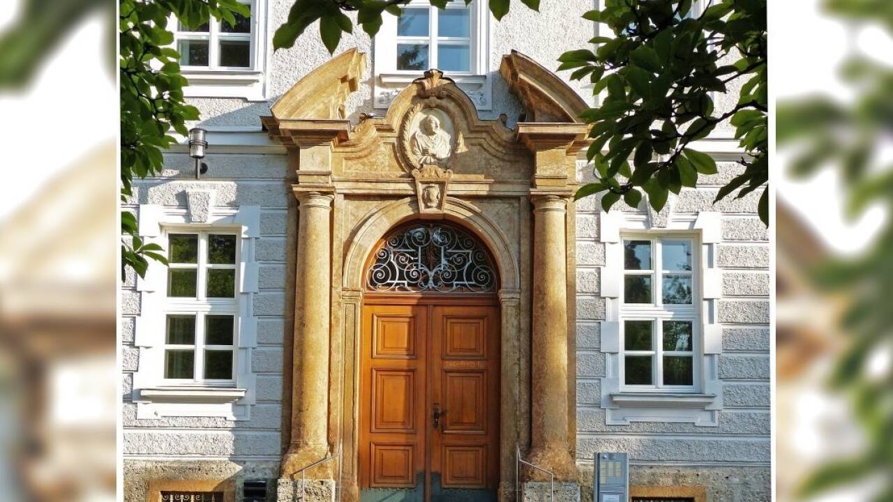 Eingang zum Borromäum.  