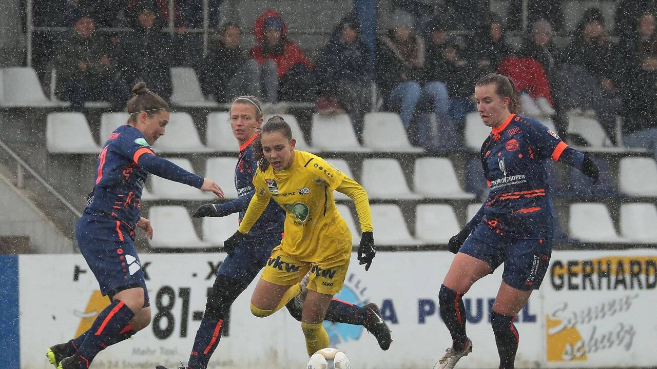 Die Frauen des FC Bergheim können im Winter einen neuen Trainer begrüßen.  