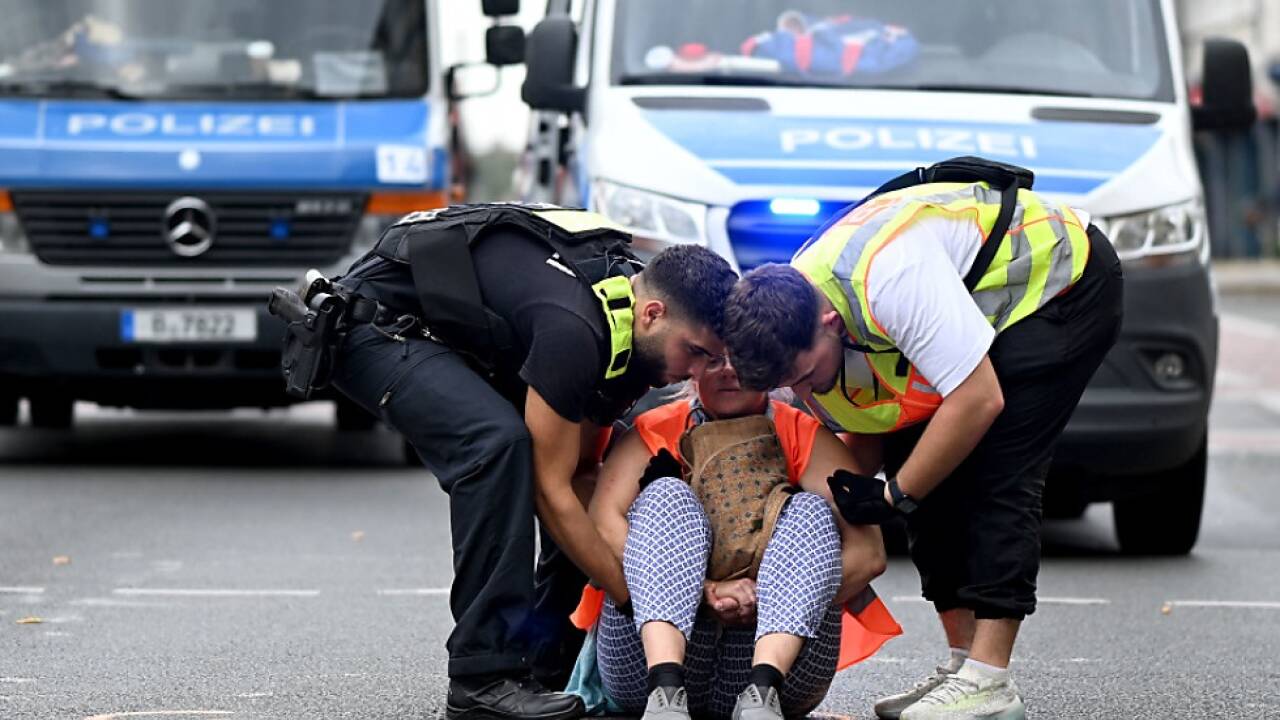 Protest der Letzten Generation in Berlin: Haftstrafe für Aktivistin 
