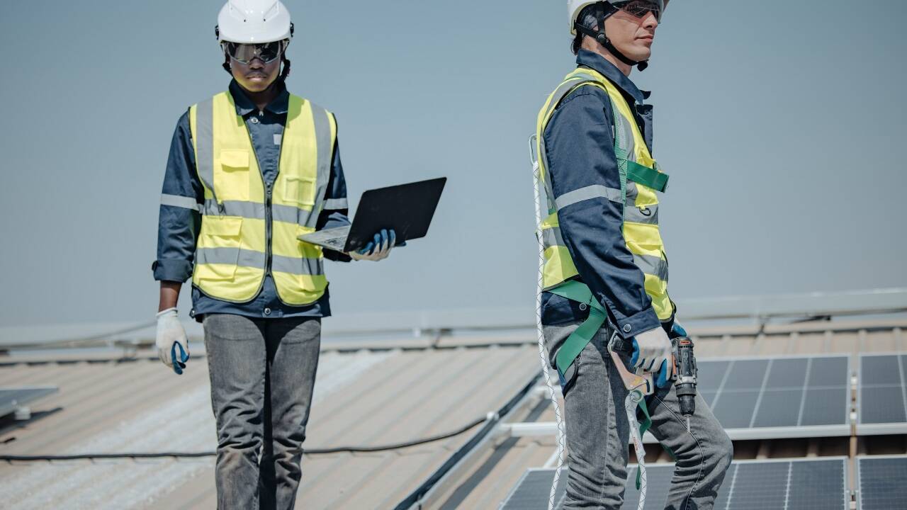 Fehlende Fachkräfte bremsen Wachstum und Energiewende. (Symbolbild) 