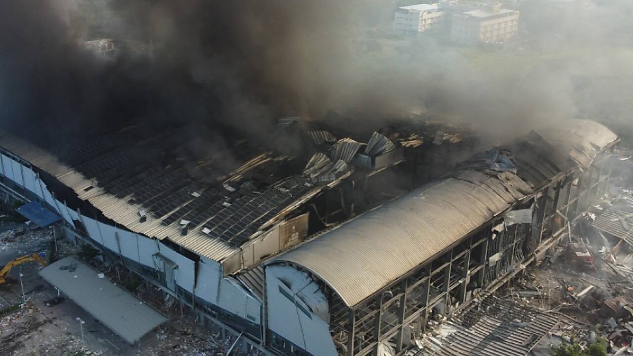 Die Ursache für das Feuer und die Explosion wird untersucht 
