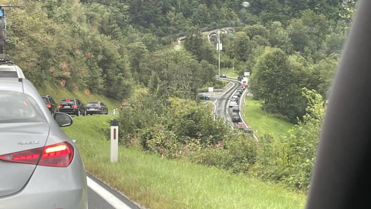 Der Stau ist auch auf der B99 teilweise enorm. 
