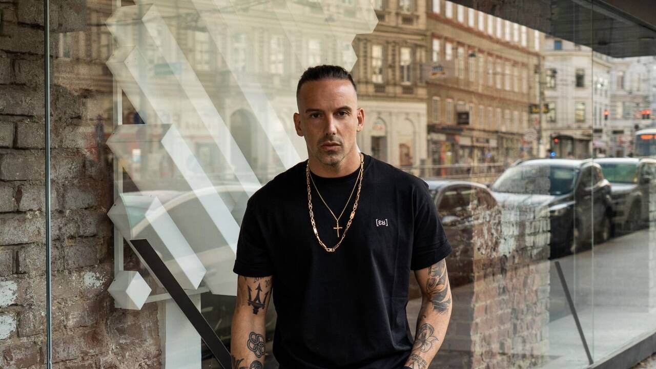 Der Wiener Rapper RAF Camora ist einer der erfolgreichsten Künstler im deutschsprachigen Raum. Der Wiener Rapper RAF Camora ist einer der erfolgreichsten Künstler im deutschsprachigen Raum.