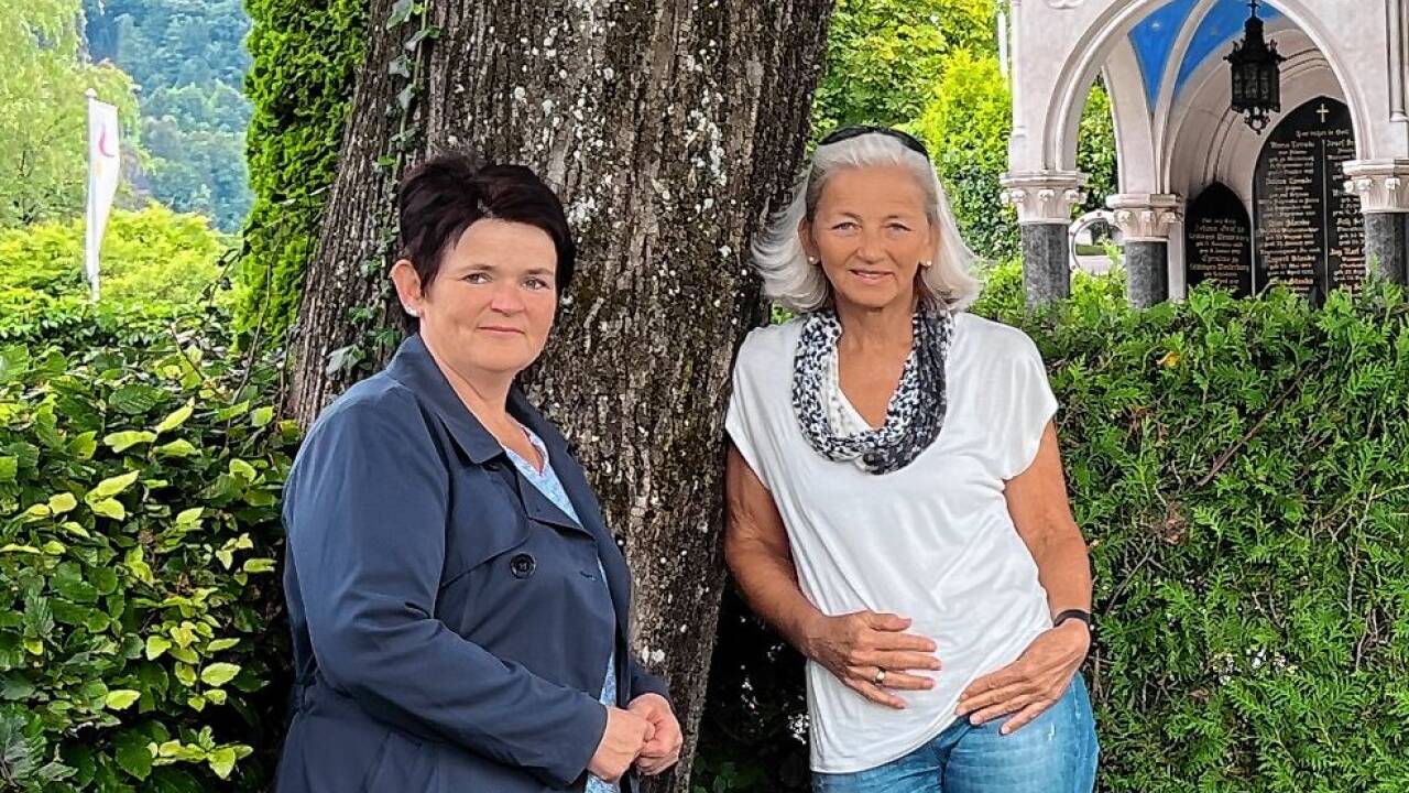 Die neugewählte Stadträtin Monika Noppinger (r.) und Vizebürgermeisterin Katharina Seywald (beide ÖVP). 