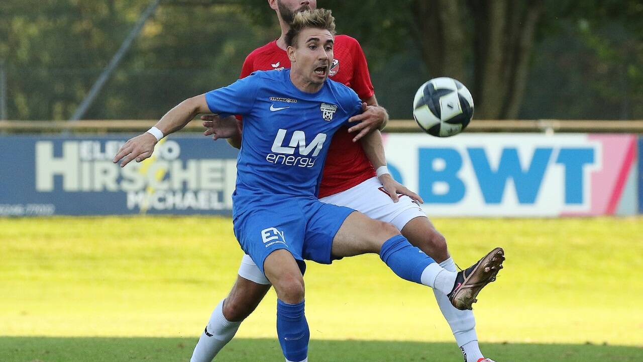 Daniel Leitz (vorn im Archivbild) traf für Grödig beim 5:0 gegen Thalgau. 