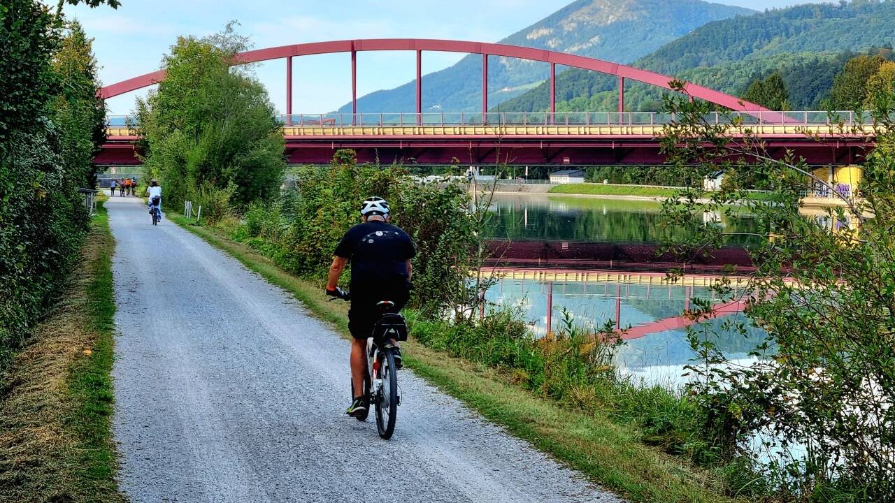 Auf diesem Treppelweg an der Salzach kam es zu dem rätselhaften Vorfall. 