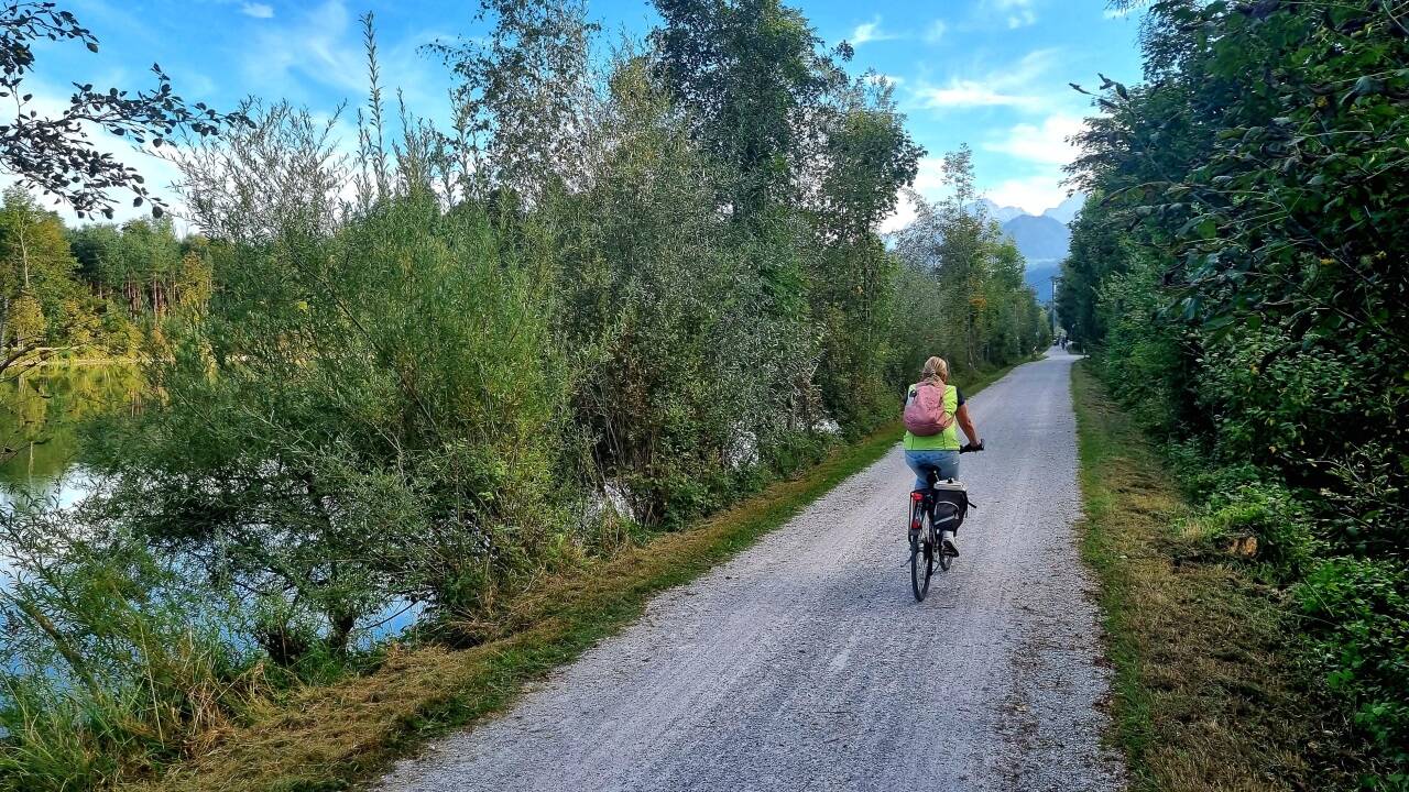 Der Treppelweg an der Salzach bei Taxach/Rif im Gemeindegebiet von Hallein – hier wurde am Freitag, 29. September 2023, eine schwer verletzte 32-jährige Frau aufgefunden. 