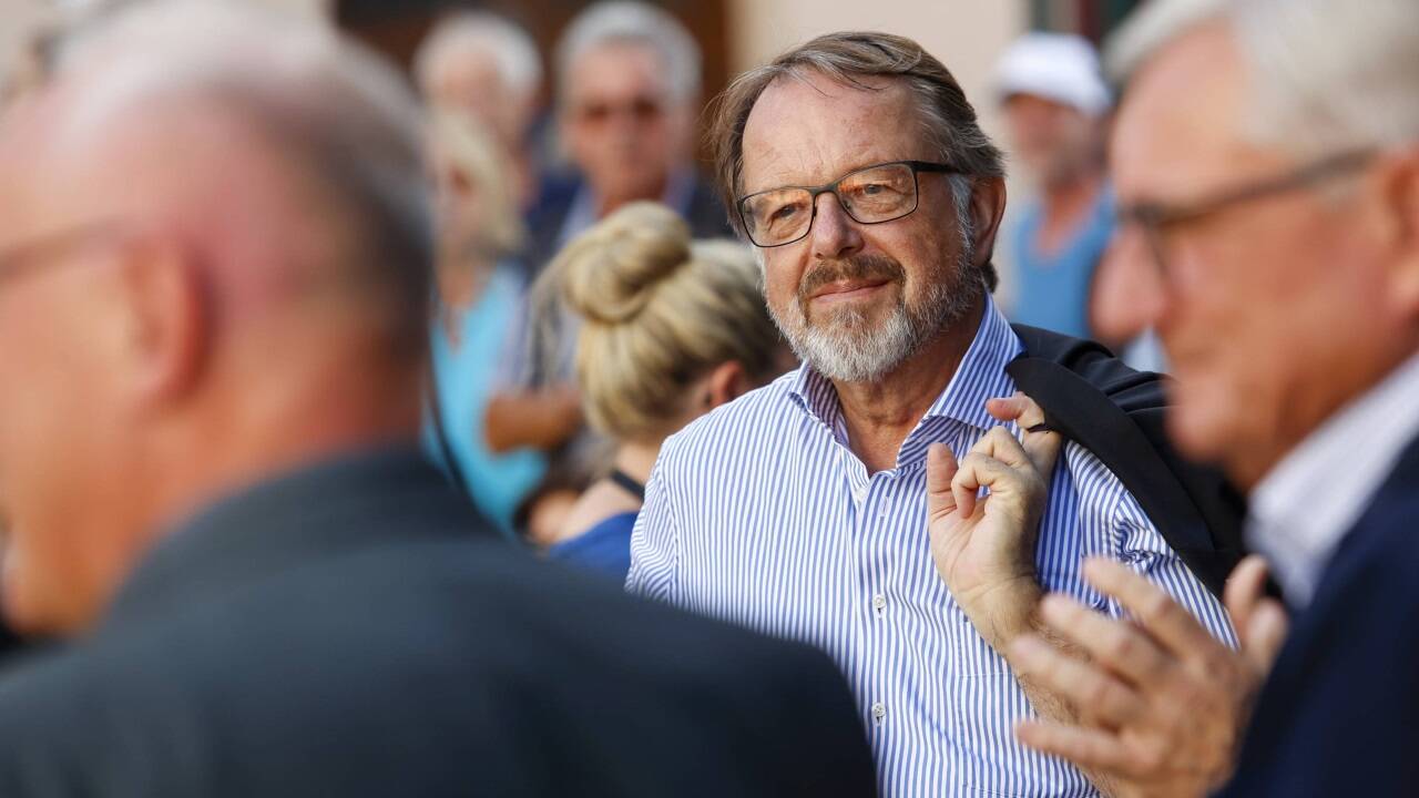 Rektor Lehnert beim Kaiviertelfest am Wochenende. Er hat wieder Chancen auf das Rektorsamt. Rektor Lehnert beim Kaiviertelfest am Wochenende. Er hat wieder Chancen auf das Rektorsamt.