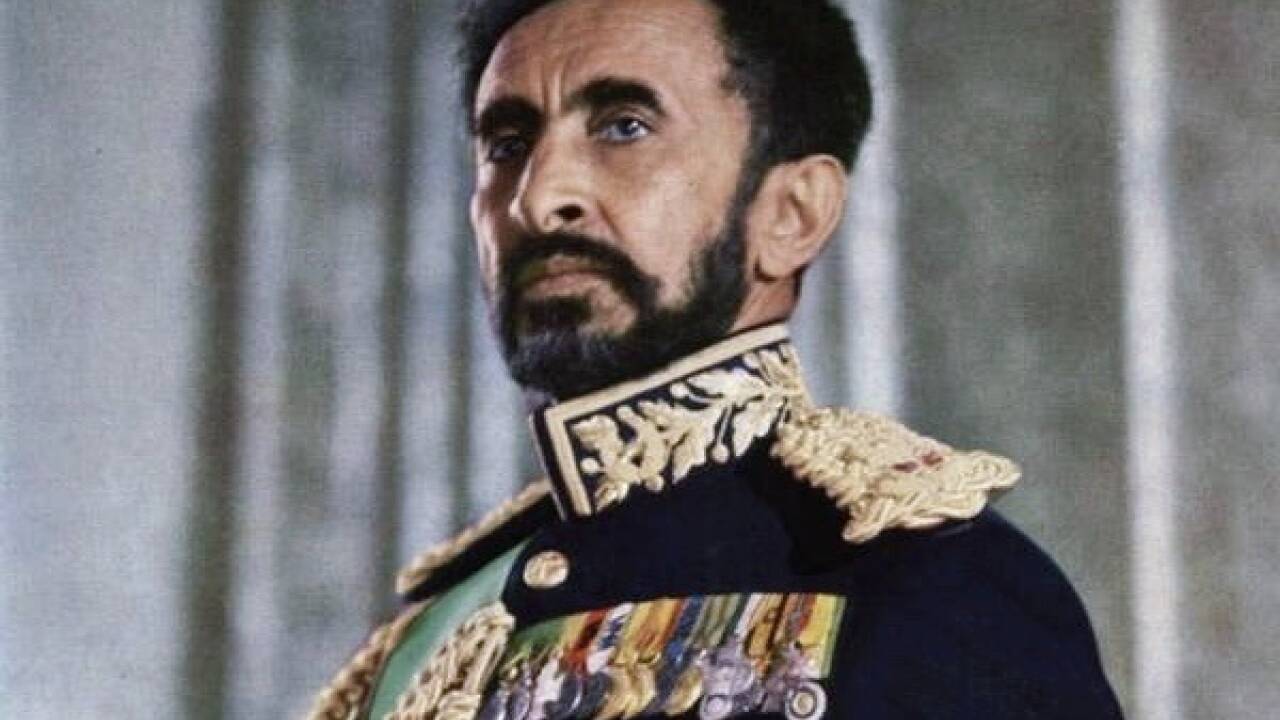 1928: Äthiopien: Staatsstreich des Regenten Ras Tafari Makonnen, der den Negus-Titel annimmt und sich 1930 – nach dem Tod der Kaiserin Zauditu (Judith), Tochter von Menelik II. – als Haile Selassie I. zum Kaiser krönen lässt.  1928: Äthiopien: Staatsstreich des Regenten Ras Tafari Makonnen, der den Negus-Titel annimmt und sich 1930 – nach dem Tod der Kaiserin Zauditu (Judith), Tochter von Menelik II. – als Haile Selassie I. zum Kaiser krönen lässt.