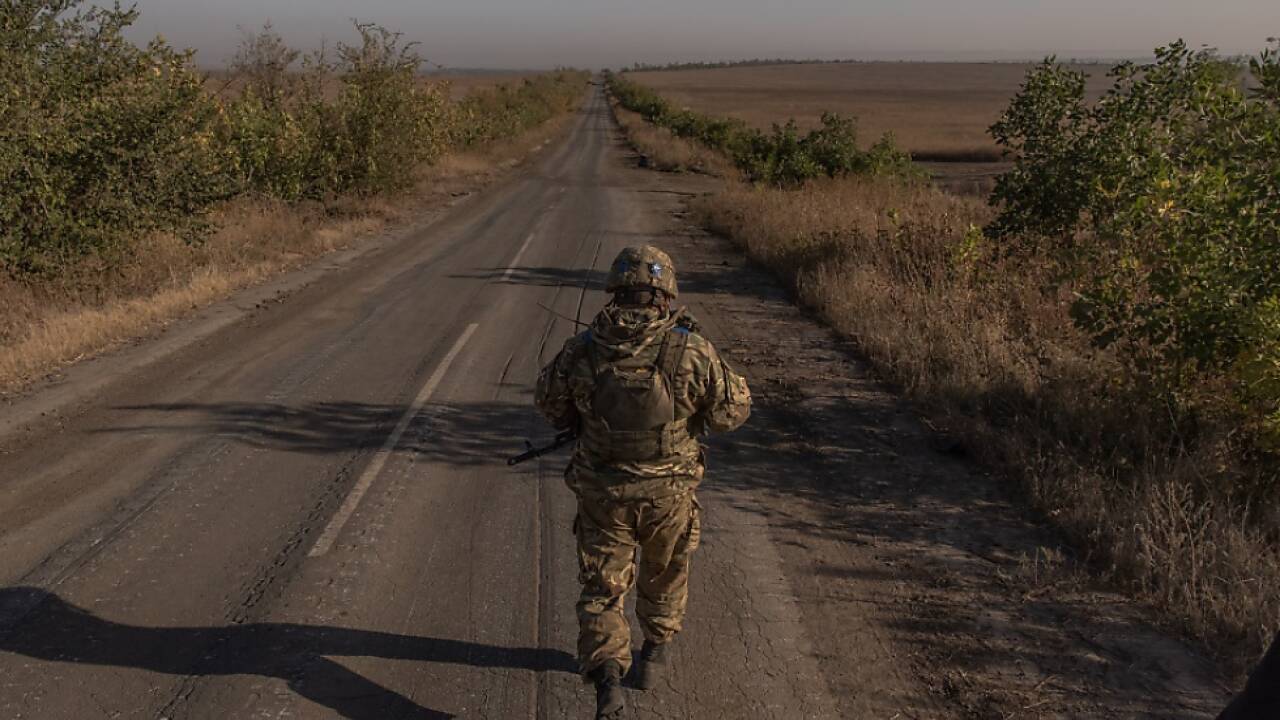 Ukrainische Soldaten rücken Stück für Stück vor Ukrainische Soldaten rücken Stück für Stück vor