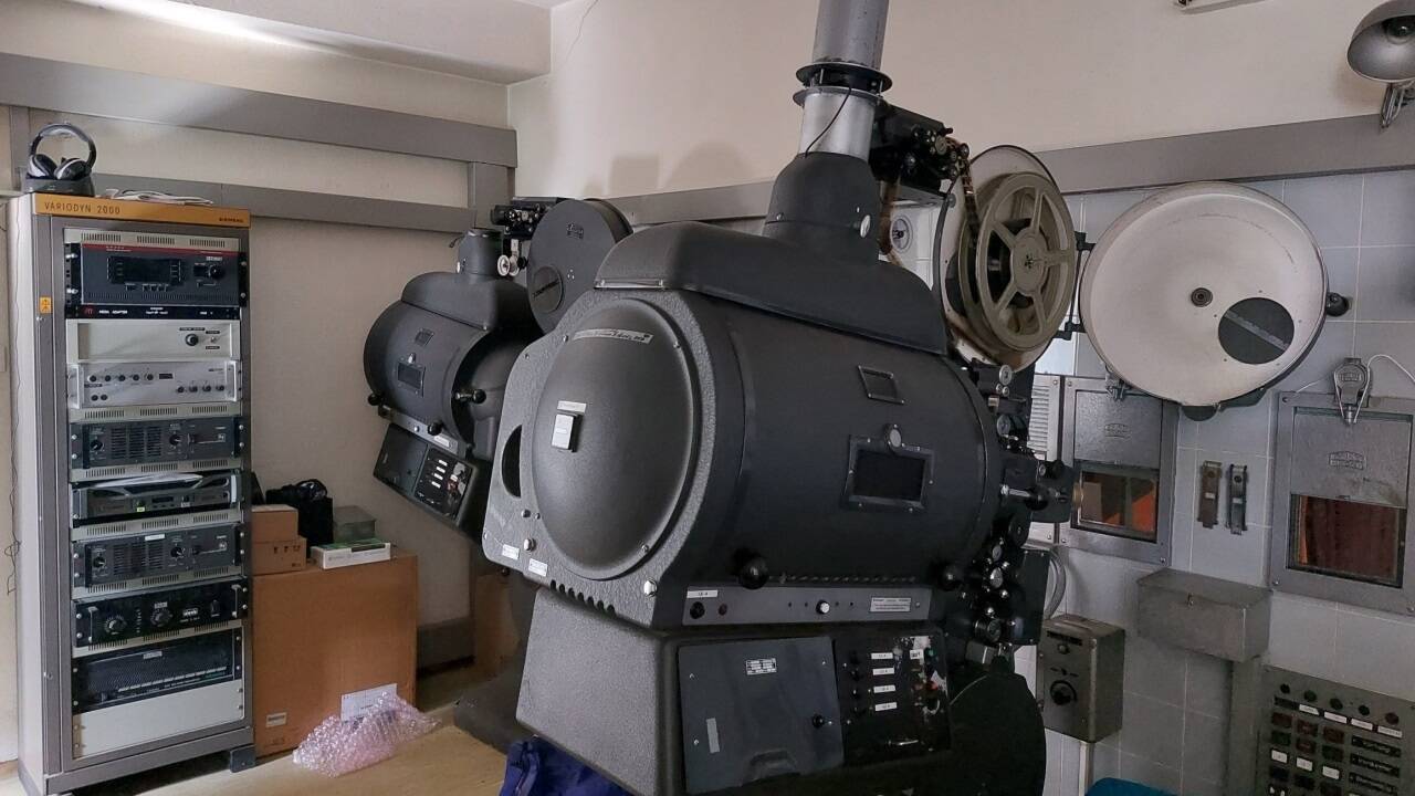 Der Projektor im Vorführraum. 