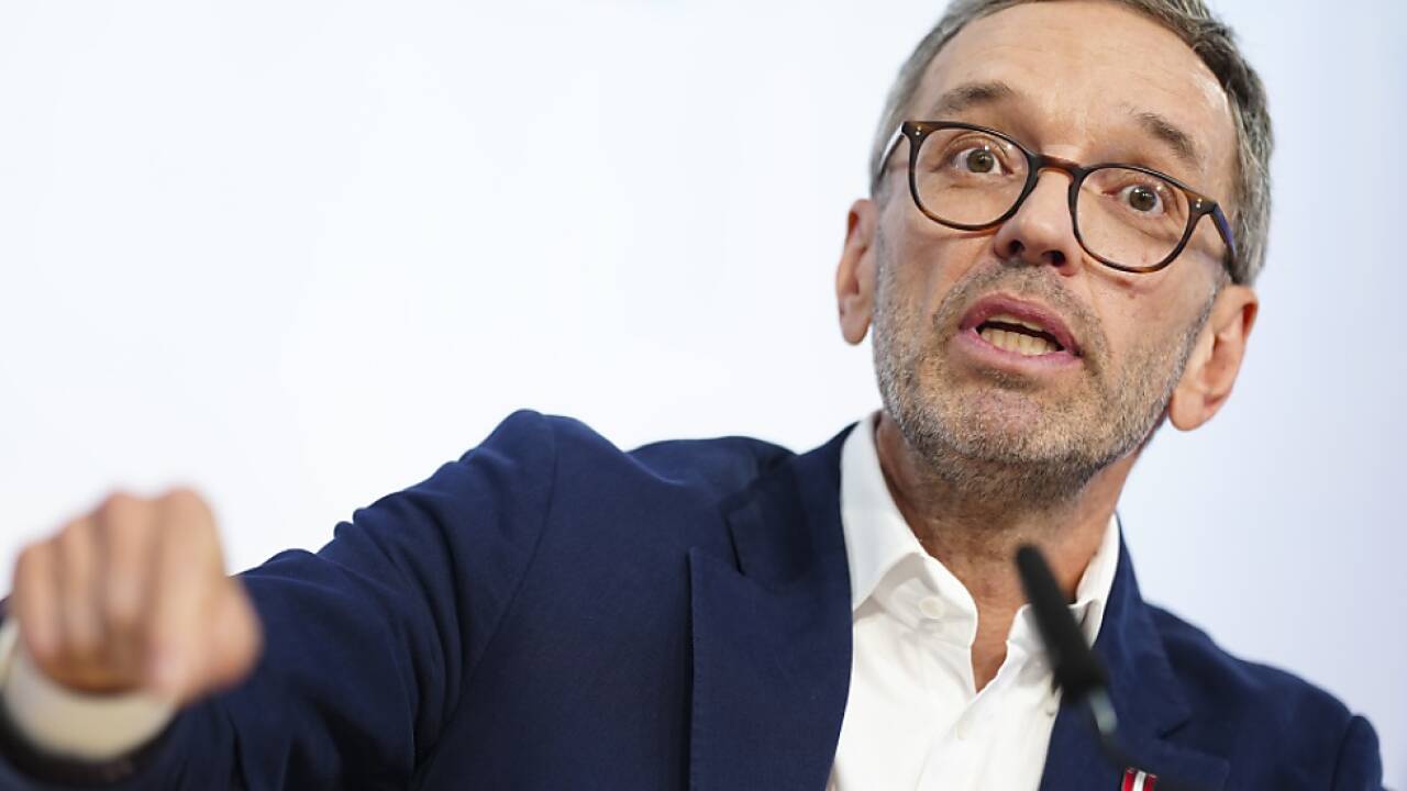Kickl wetterte bei 'Heimat-Tour' in Tirol gegen 'das System' 