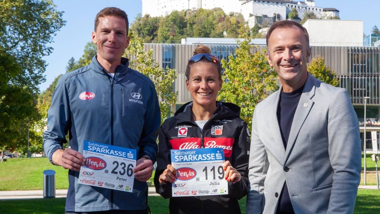 Peter Herzog und Julia Mayer mit Salzburgs Vizebürgermeister Bernhard Auinger.  