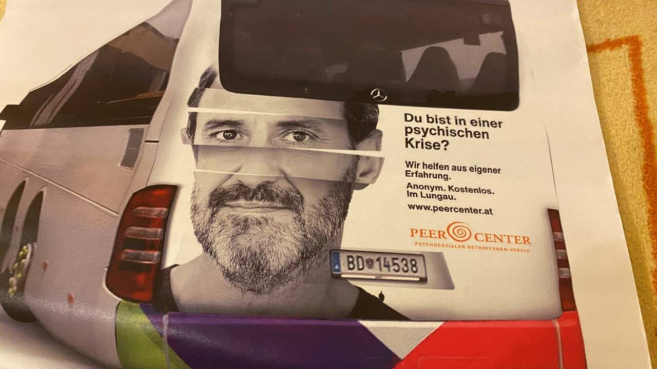 Mit dieser Werbung auf dem Lungauer Regionalbus der Linie 700 macht das Peer Center auf das Angebot in Tamsweg aufmerksam.  