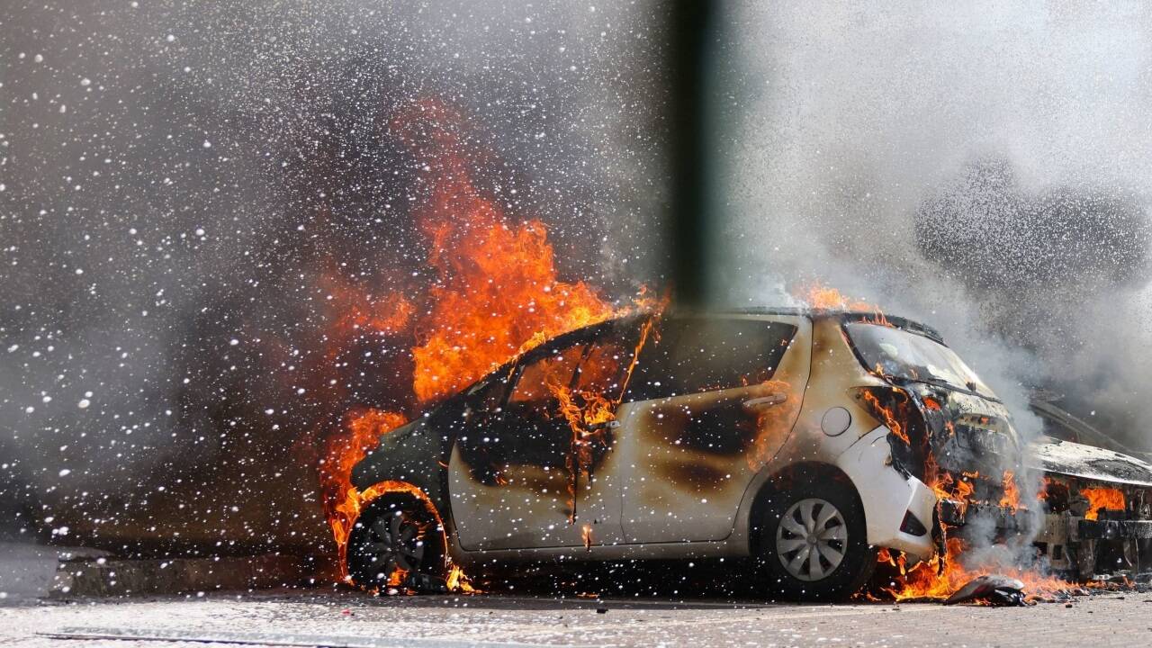 Raketenangriffe aus Gaza – hier ein Treffer in der Stadt Ashkelon. 