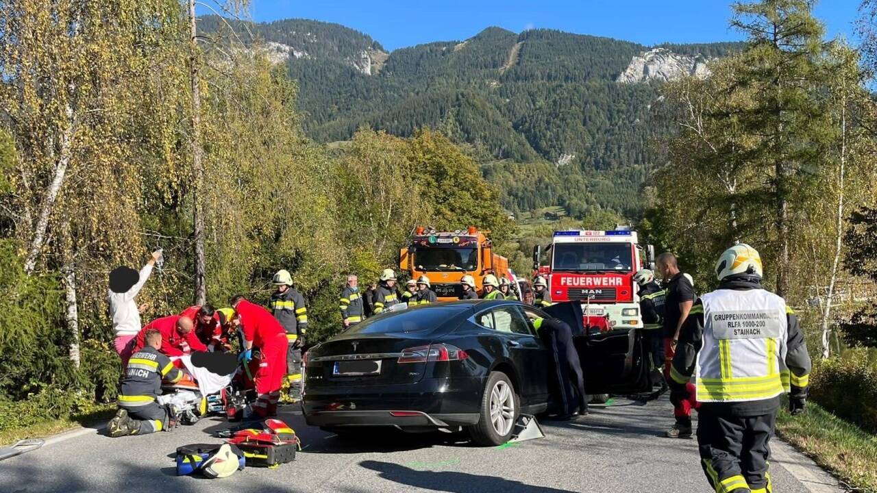 Schwerer Verkehrsunfall auf der B320 im Ennstal. 