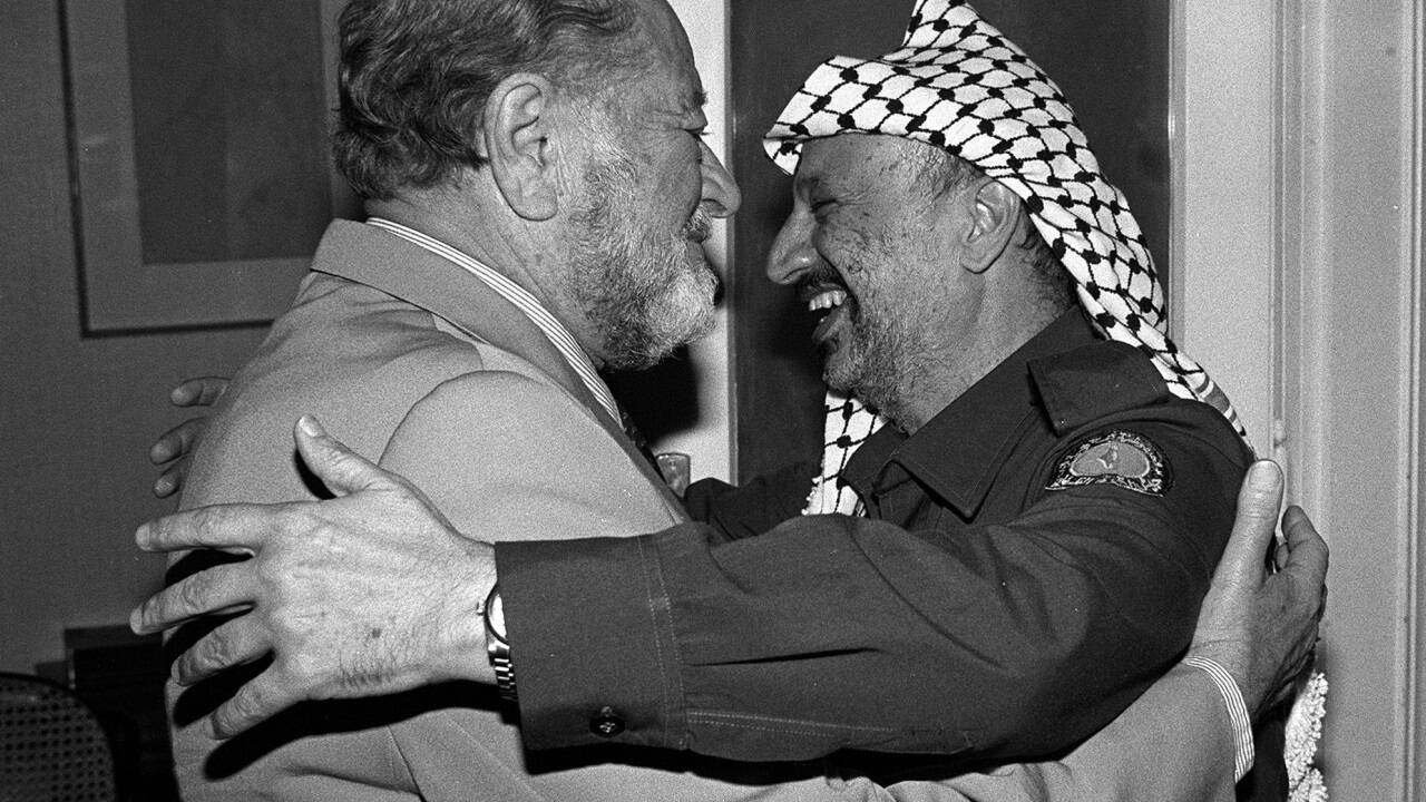 Bruno Kreisky und Yasser Arafat bei einem Treffen 1986. Bruno Kreisky und Yasser Arafat bei einem Treffen 1986.