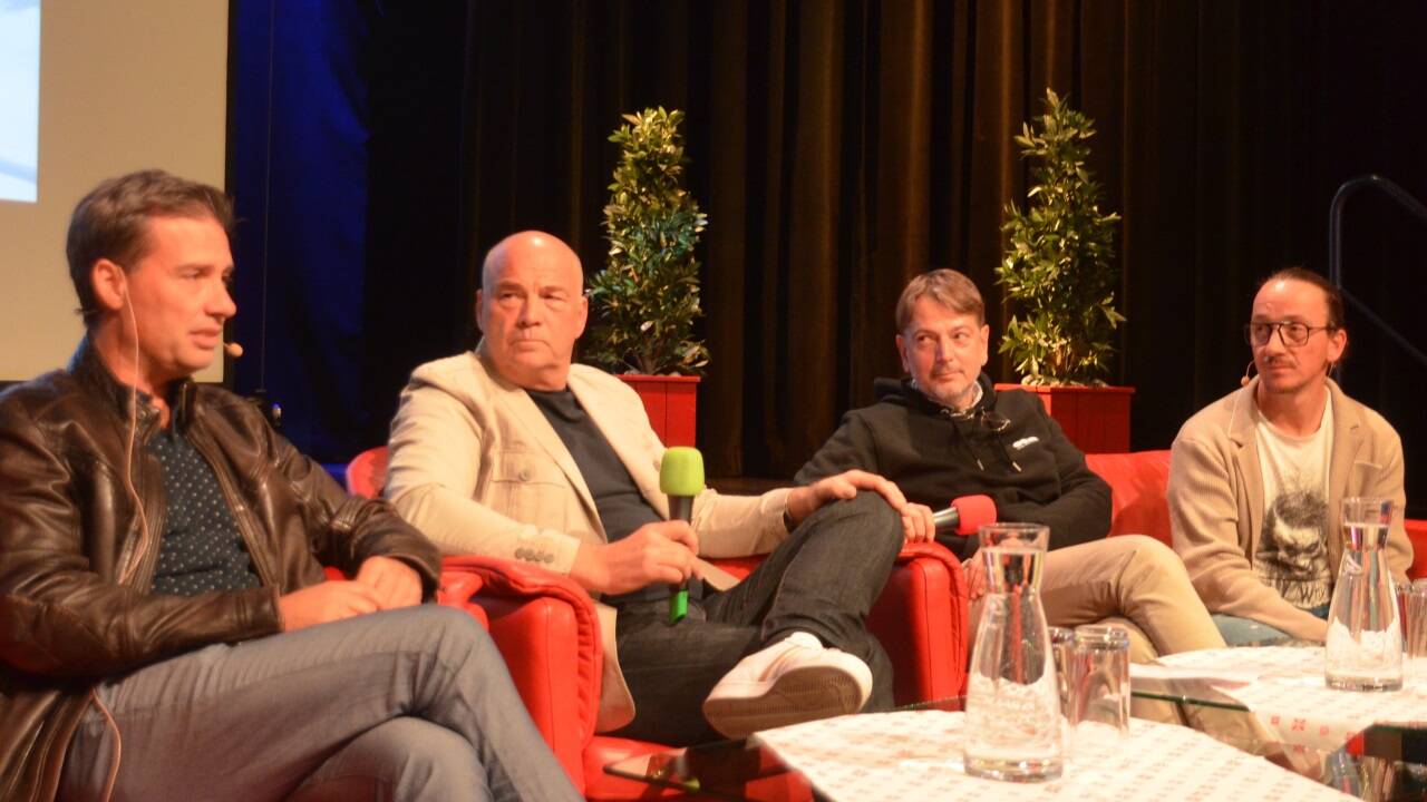 Von links: Roman Egger, Christoph Eisinger (Geschäftsführer Ski Amadé), Wolfgang Wild und Daniel Gollner diskutierten über die Zukunft des Tourismus mit künstlicher Intelligenz. 