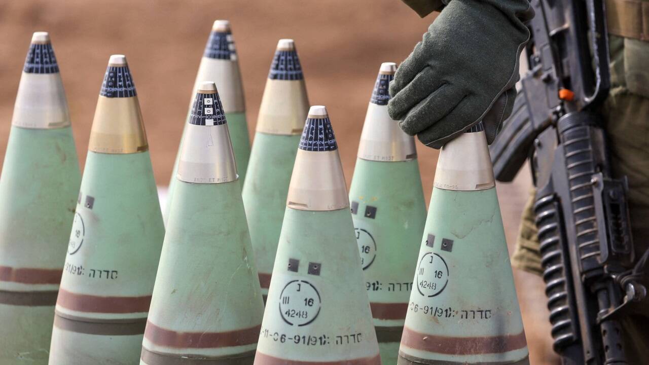 Israels Armee holt zum Gegenschlag aus. Israels Armee holt zum Gegenschlag aus.