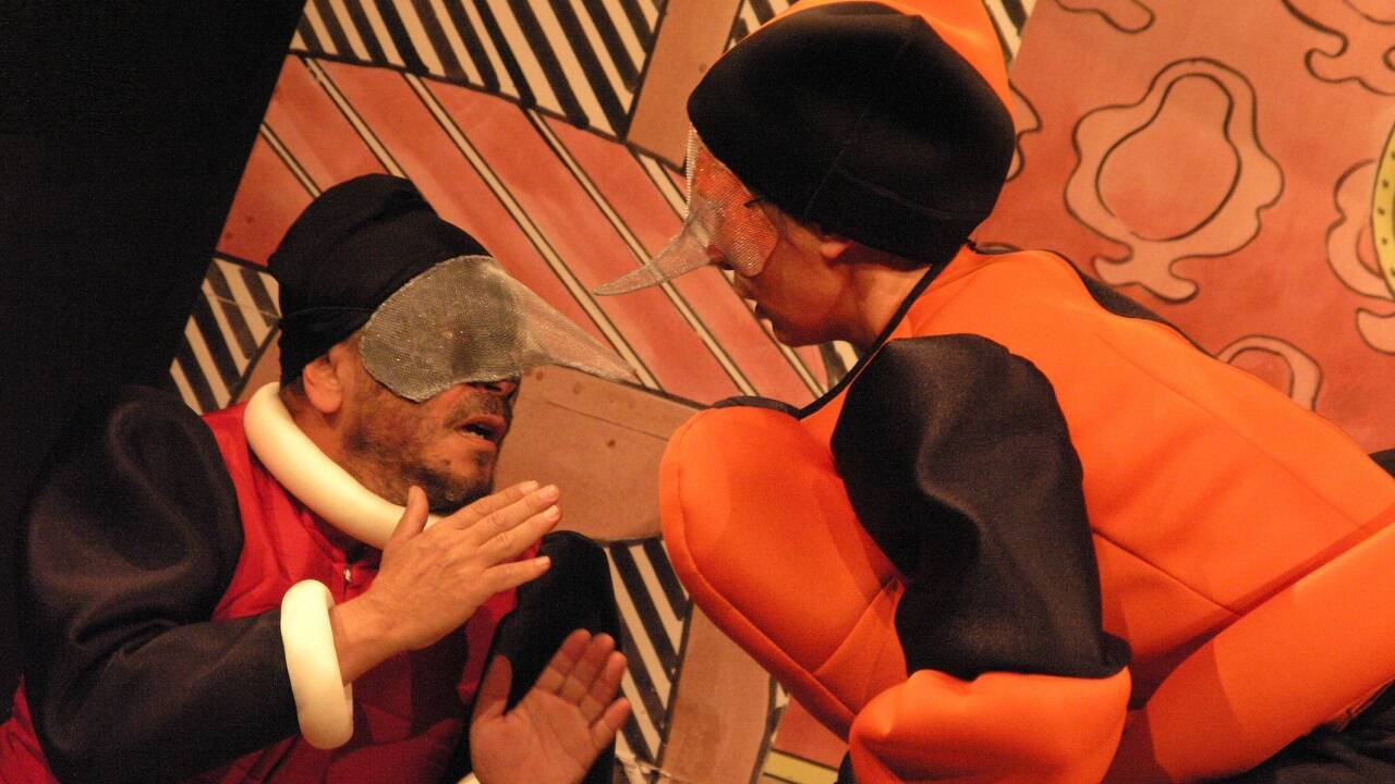 Szenenfoto aus „Volpone“, einer Produktion von bodi end sole aus 2005  Szenenfoto aus „Volpone“, einer Produktion von bodi end sole aus 2005