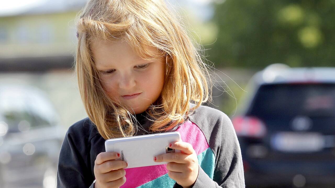 Wenn nur mehr das Handy wichtig zu sein scheint, machen sich Eltern große Sorgen. 