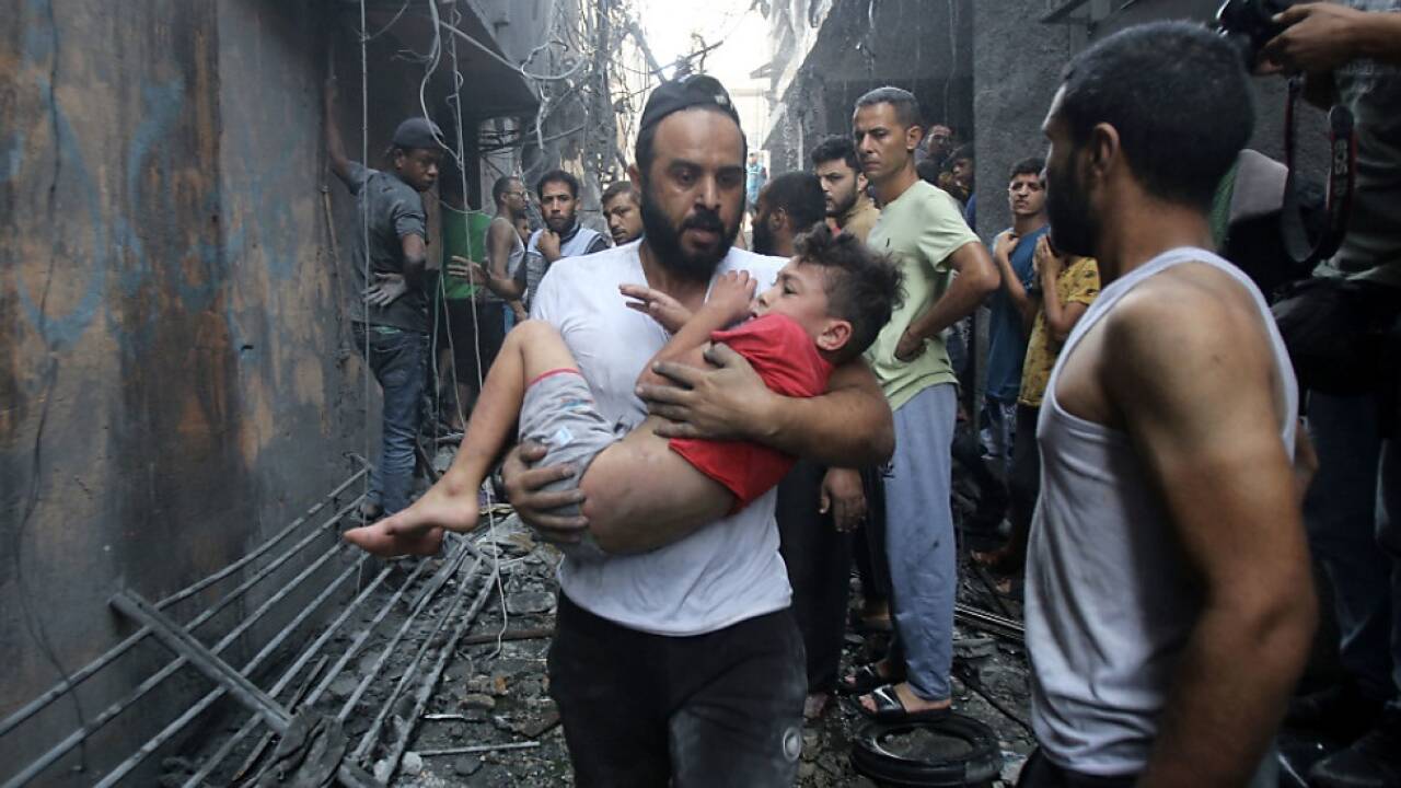 Zivilisten in Gaza kämpfen um ihr Leben 