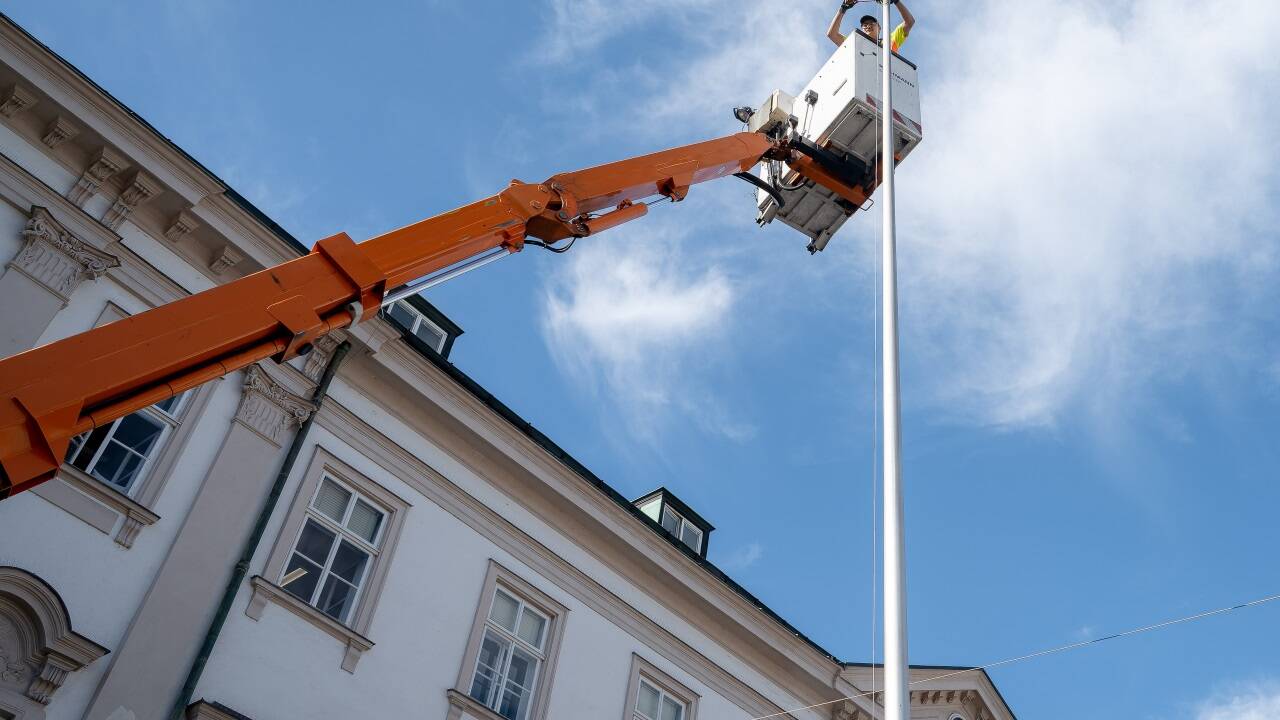 Die Fahne wurde am Donnerstag um 13 Uhr wieder gehisst.  