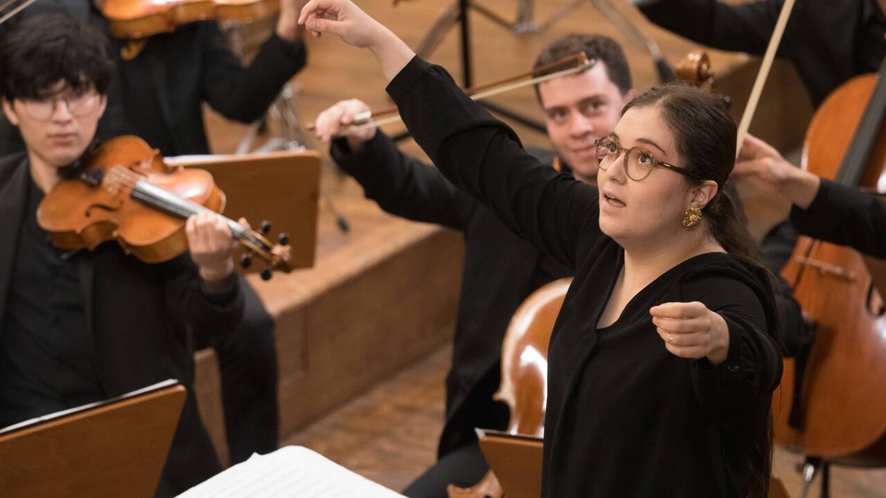 Das junge Orchester der Ibero-Amerikanischen Philharmonischen Akademie unter der Leitung von Ana Maria Patino-Osorio gastierte bei der Stiftung Mozarteum.  Das junge Orchester der Ibero-Amerikanischen Philharmonischen Akademie unter der Leitung von Ana Maria Patino-Osorio gastierte bei der Stiftung Mozarteum.