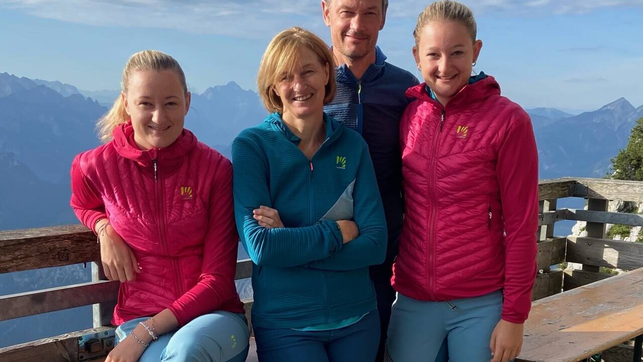 Christine und Andreas Frommelt mit ihren Töchtern Theresa und Katharina. Die Ausschreibung für einen neuen Pächter läuft. 