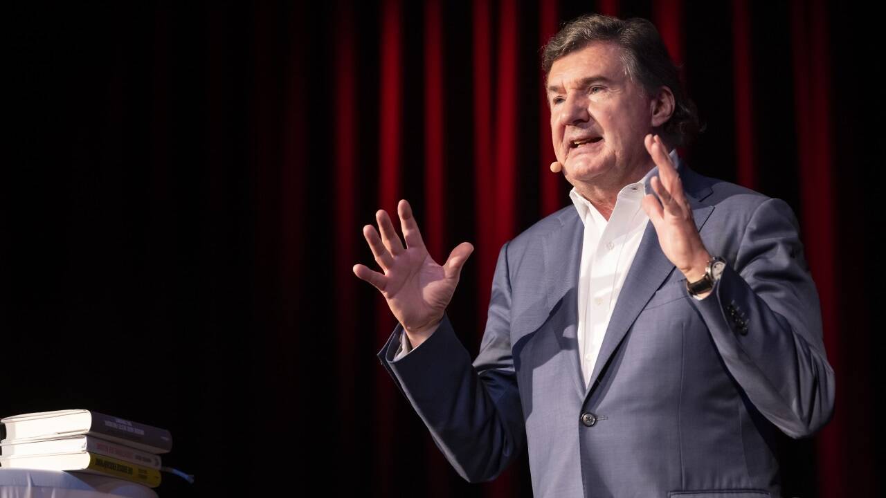 Autor und Bildungssystemkritiker Andreas Salcher bei seiner Buchpräsentation an der Sankt Gilgen International School. 