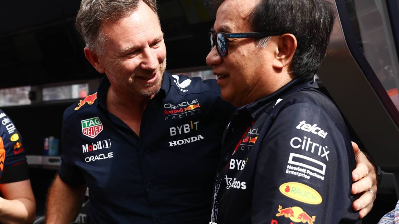 Teamchef Christian Horner (l.) buhlt auch um die Gunst des thailändischen Red-Bull-Mehrheitseigentümers Chalerm Yoovidhya.  