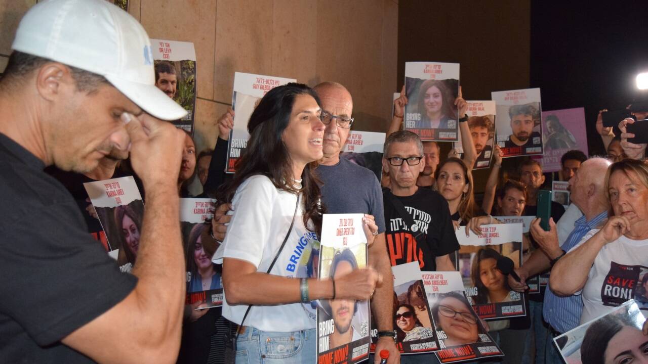 Angehörige der Geiseln demonstrierten am Wochenende in Tel Aviv.  