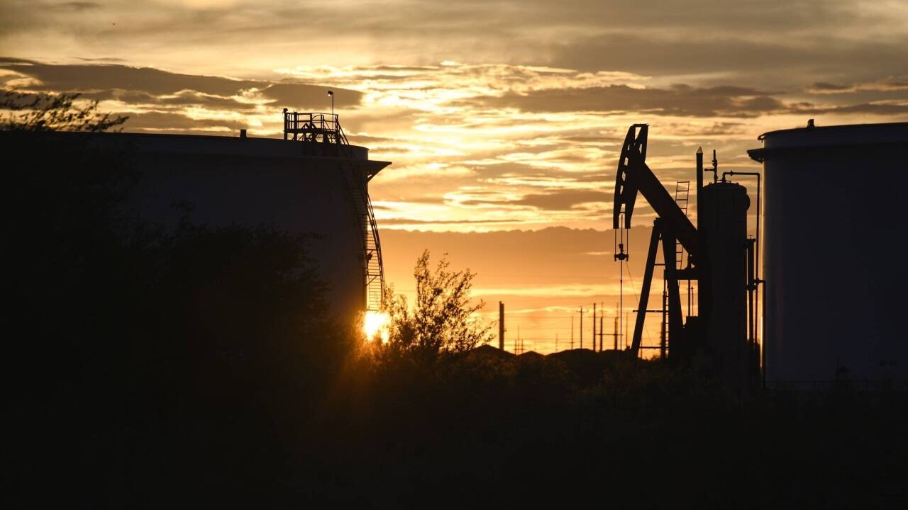 Die Nachfrage nach fossiler Energie wird laut IEA bis zum Ende des Jahrzehnts ihren Höhepunkt erreicht haben. Die Nachfrage nach fossiler Energie wird laut IEA bis zum Ende des Jahrzehnts ihren Höhepunkt erreicht haben.