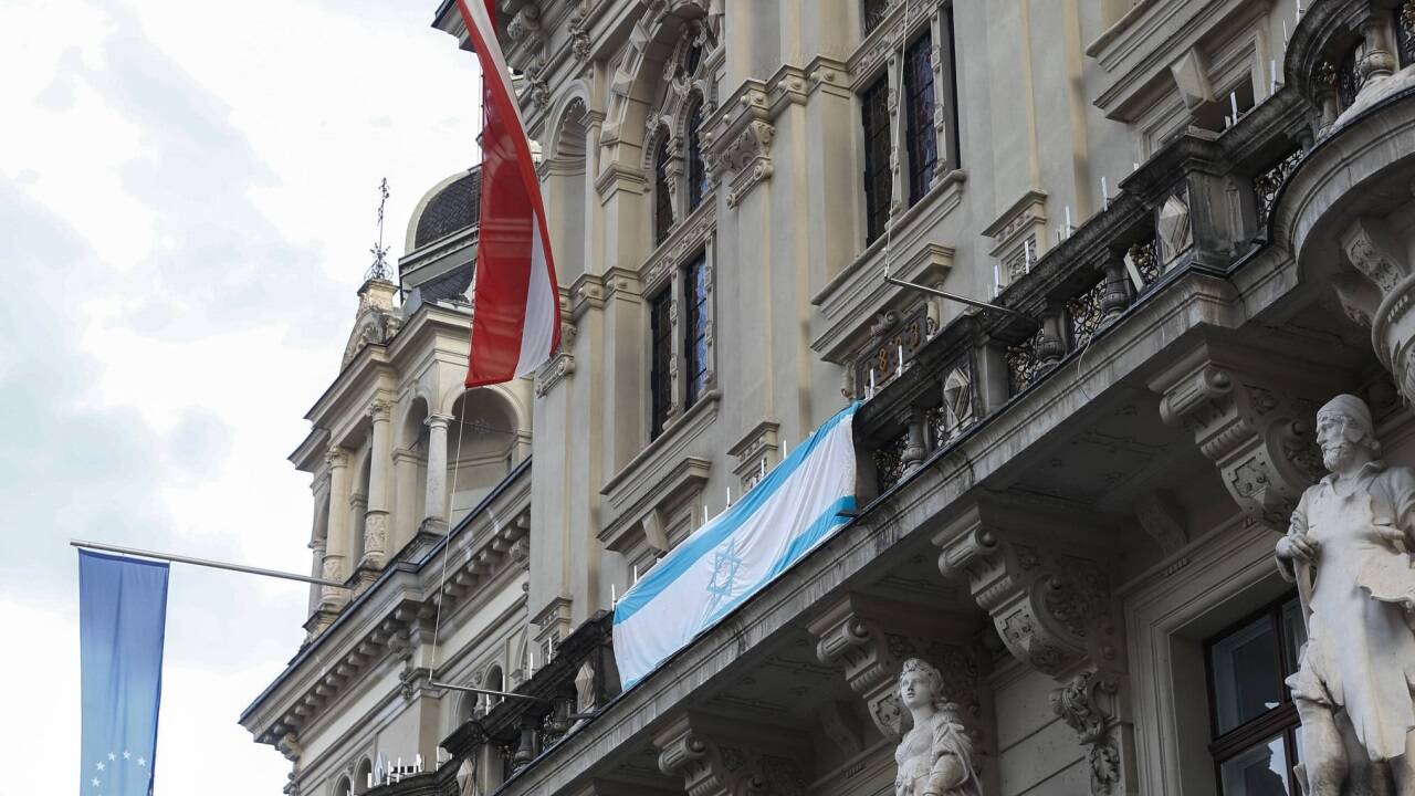 Erst nach tagelangen Diskussionen wurde eine Israel-Flagge am Grazer Rathaus angebracht. Erst nach tagelangen Diskussionen wurde eine Israel-Flagge am Grazer Rathaus angebracht.