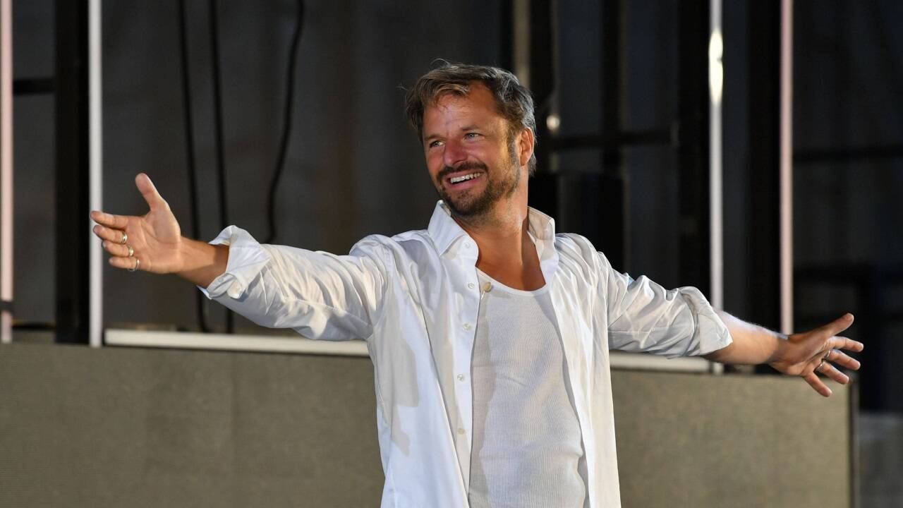 Philipp Hochmair auf dem Domplatz im Jahr 2018. Er war damals in fünf Vorstellungen kurzfristig eingesprungen. war, 