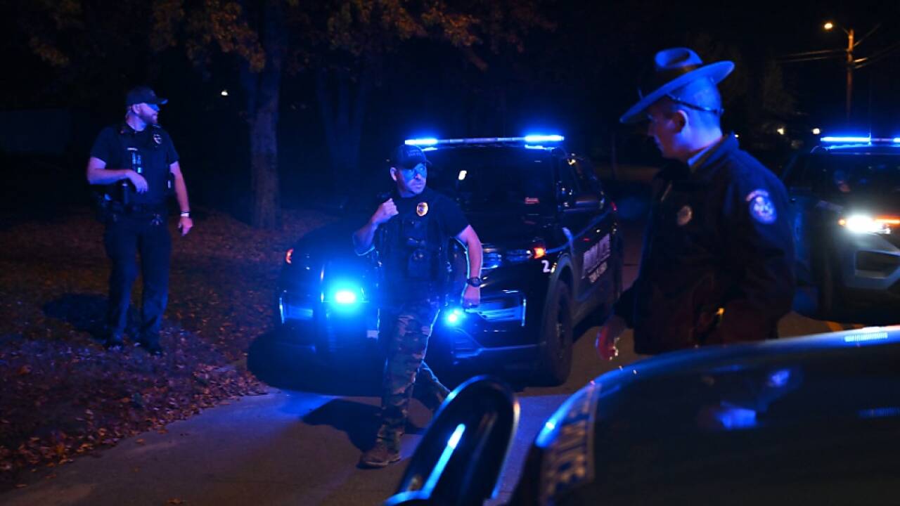 Polizei errichtete Stra§enblockade rund um den Fundort der Leiche Polizei errichtete Stra§enblockade rund um den Fundort der Leiche