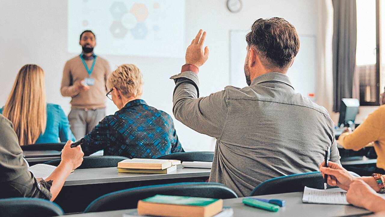 Noch einmal in die Schule gehen und die Matura nachholen kann sich auszahlen.  