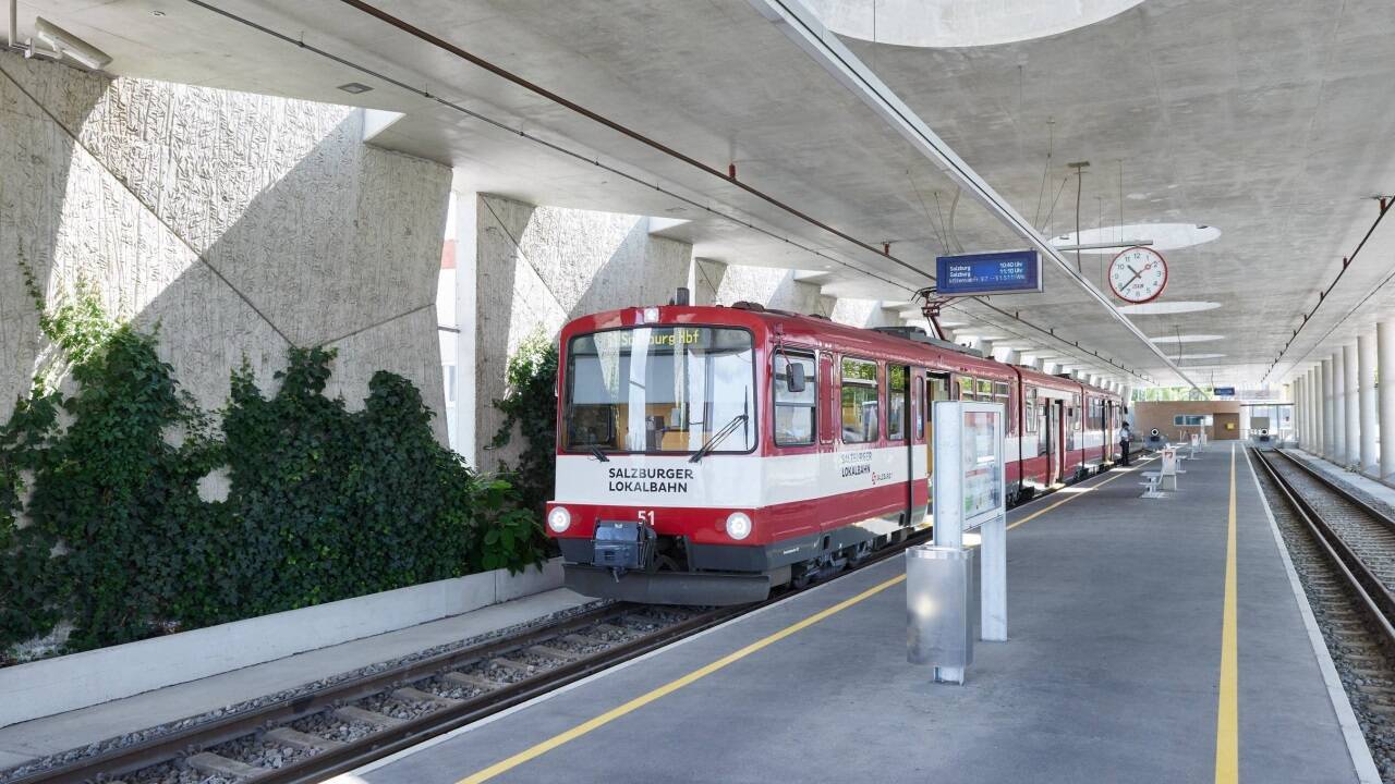 Der Bahnhof in Lamprechtshausen ist derzeit nur mittels Schienenersatzverkehr angebunden.  